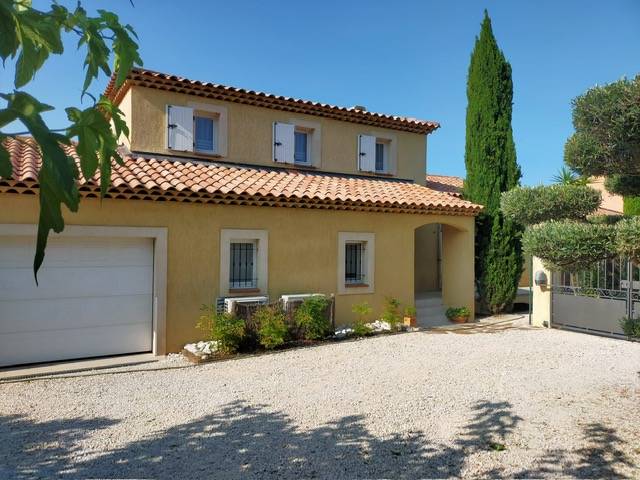 Villa 5 pièces avec 3 chambres, piscine, jardin et garage attenant Bormes les Mimosas