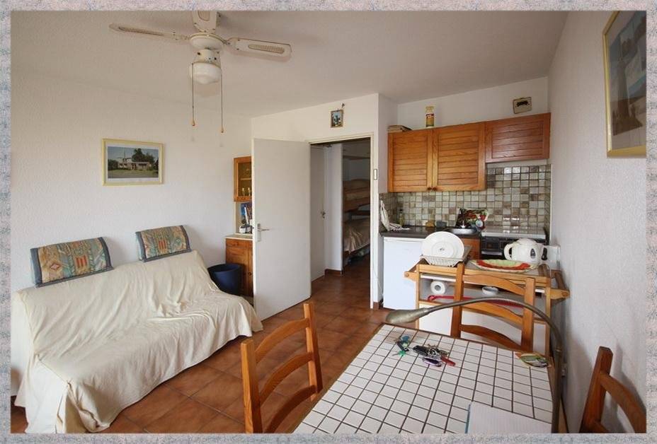 A vendre studio cabine proche mer 4 personnes LE LAVANDOU place parking ascenseur var