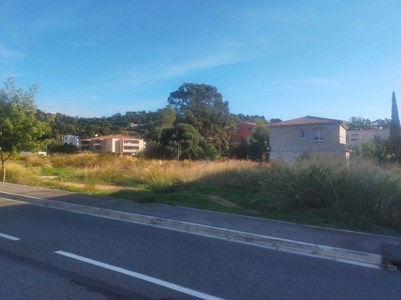 Terrain constructible de 401 m² à Bormes les mimosas