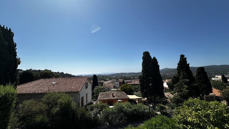 Appartement vue mer a vendre à Bormes les Mimosas.
