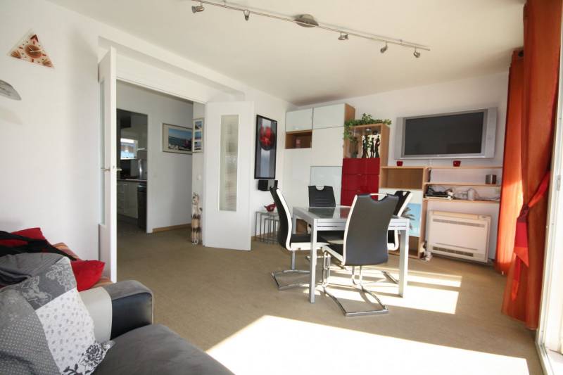 Bel appartement de type t3 avec ascenseur et terrasse. Le Lavandou  